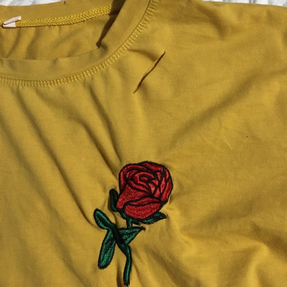 🌸BOUTIQUE | Mustard yellow rose emblem sliced up tee - Picture 3 of 5